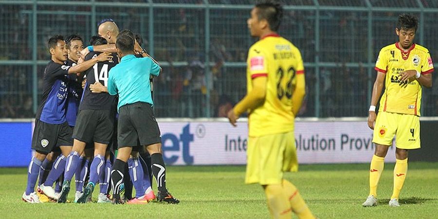 Dua Gol Indah Warnai Kemenangan Arema atas Sriwijaya