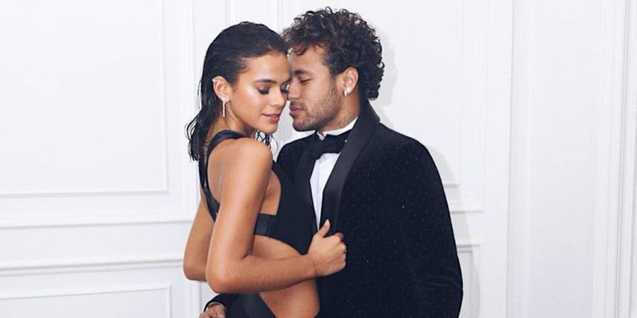 Hot Banget! Sederet Foto Romantis Neymar Jr dan Bruna Marquezine Saat Jadi Model Pakaian Dalam