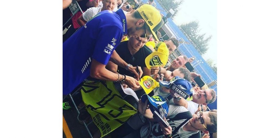 Begini Keramahan Valentino Rossi saat Jumpa Fans di Brno, Republik Ceska