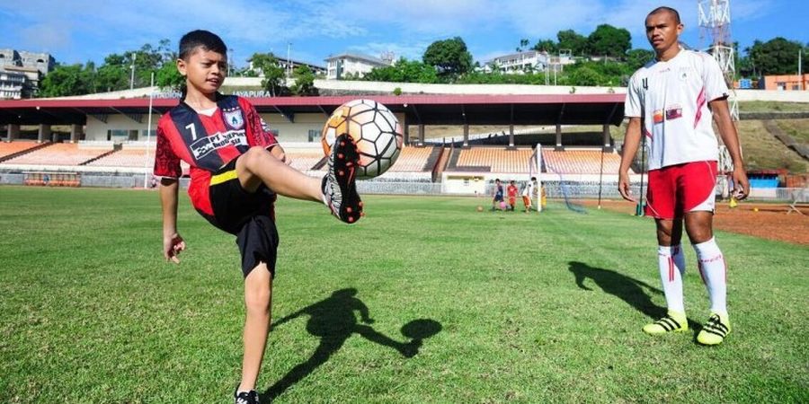 Saran Ricardo Salampessy untuk Sang Buah Hati: Jangan Jadi Bek!