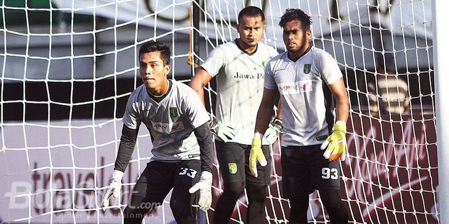 Djadjang Nurdjaman Pusing dengan Dua Kiper Persebaya Surabaya