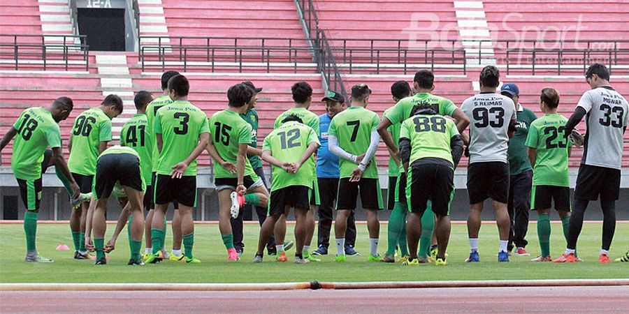 VIDEO - Jelang PSMP vs Persebaya Surabaya, Supoter Beratribut Persib Nantikan Persebaya di Liga 1