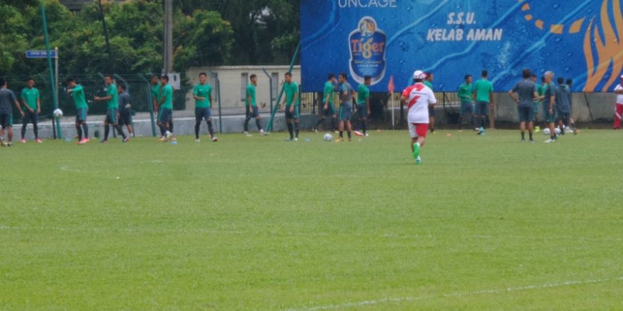 Timnas U-22 Indonesia Harus Rela Berdesakan Sebelum Berlatih