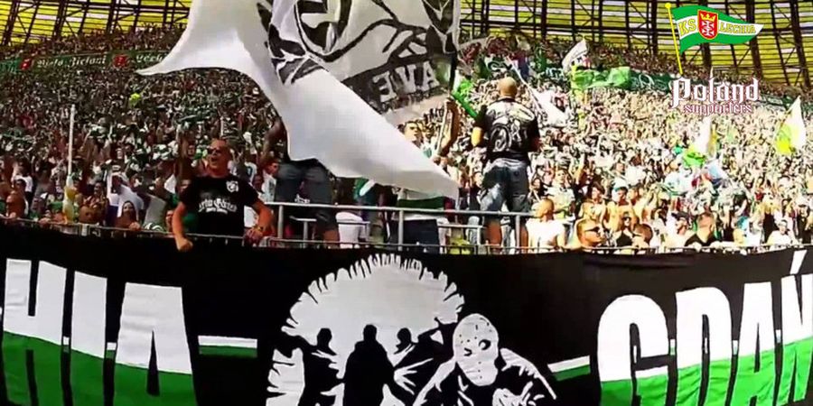 VIDEO - Begini Aksi Ultras Lechia Gdansk Saat di Stadion, Tak Kalah dari Suporter Indonesia