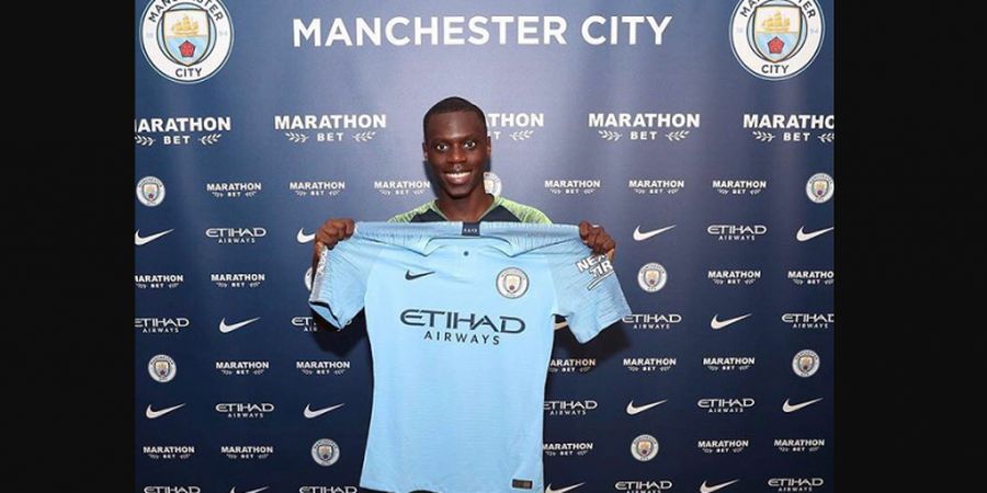 Debut Canggung Anak Ajaib Baru Manchester City, Bermain Selama 1 Detik dan Langsung Raih Trofi Pertama