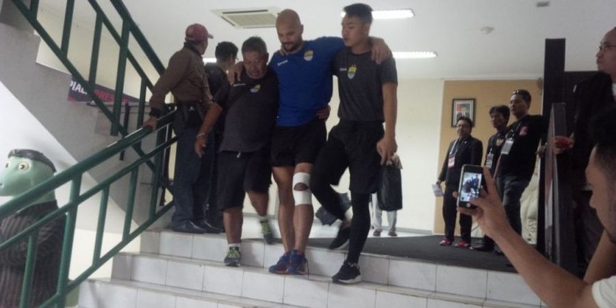 Cedera Lutut, Sergio van Dijk Kemungkinan Besar Absen di Semifinal Piala Presiden
