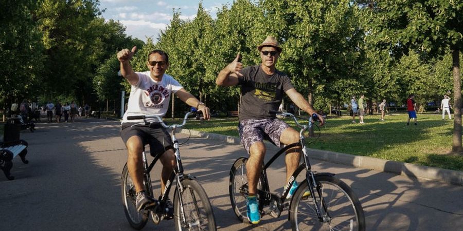 Enaknya Bersepeda di Gorky Park