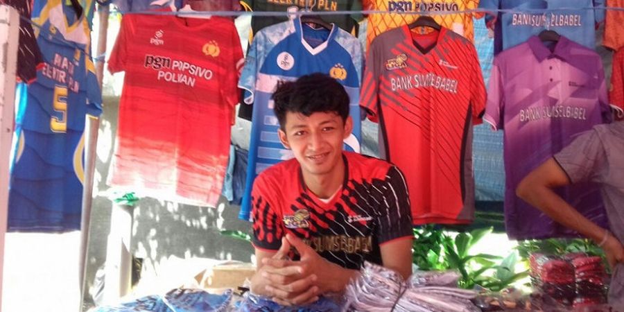 Ahmad Zuhdi, Pemuda yang Sudah 10 Tahun Berjualan Kaos Tim-tim Voli Proliga
