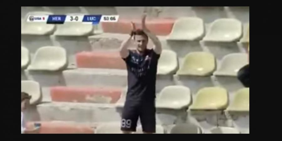 Geger! Setelah Cetak Dua Gol, Penyerang di Liga Rumania Tampilkan Selebrasi 'Horor'