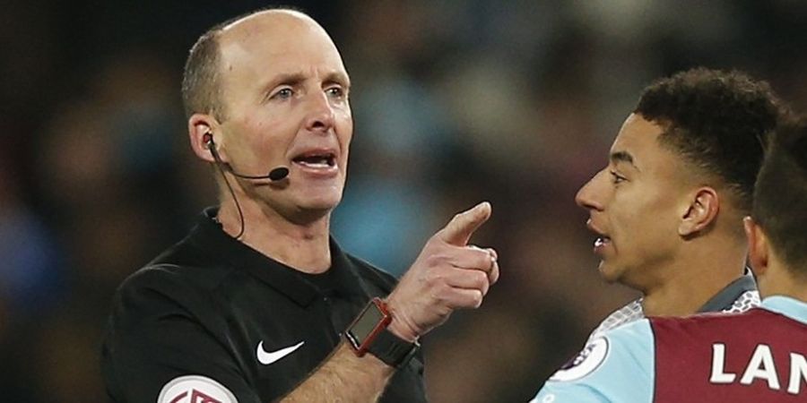 Kritik dan Reaksi Lucu soal Kepemimpinan Wasit Mike Dean