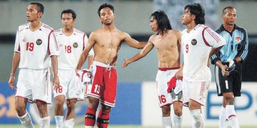 Flashback Final Piala AFF 2004 - Detik-detik Timnas Indonesia Hampir Bawa Pulang Trofi Piala AFF