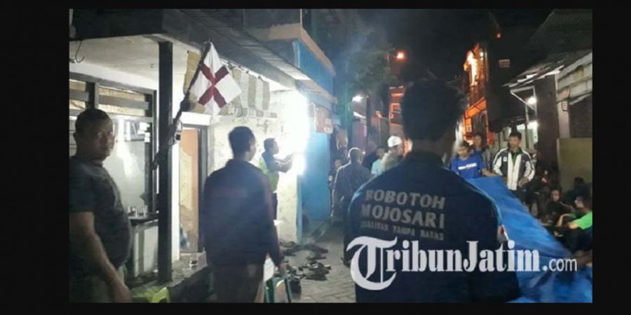 Tunjukkan Solidaritas, Bobotoh Mojosari Melayat ke Rumah Bonek yang Meninggal