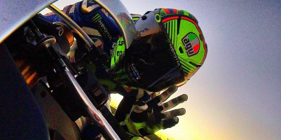 MotoGP Jepang 2017 -  Kocak! Ini Klarifikasi Valentino Rossi tentang Penyebab Ia Terjatuh versi Menghibur