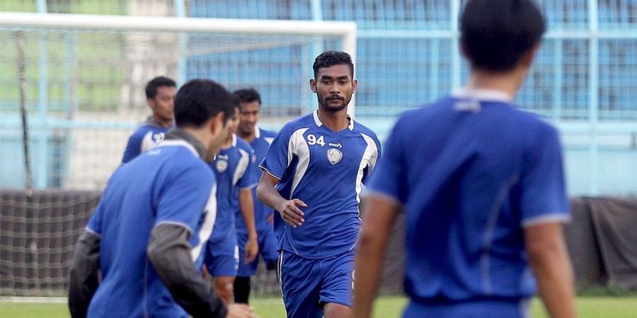 Garang di Lapangan, Gelandang Arema Ini Jago Main Kempit Balon