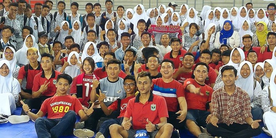 Gagal ke Semifinal, Pemain Futsal Sumbar Jadi Idola Anak SMA