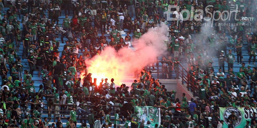 Teguran untuk Suporter Persebaya Surabaya Supaya Stop Nyalakan Flare