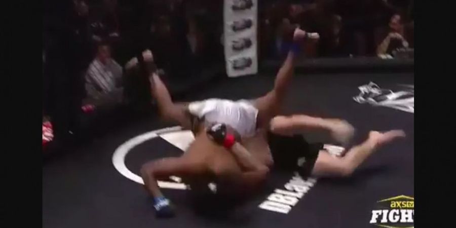VIDEO - Kasihan, Atlet MMA Ini KO Gara-gara Blunder yang Dilakukannya Sendiri