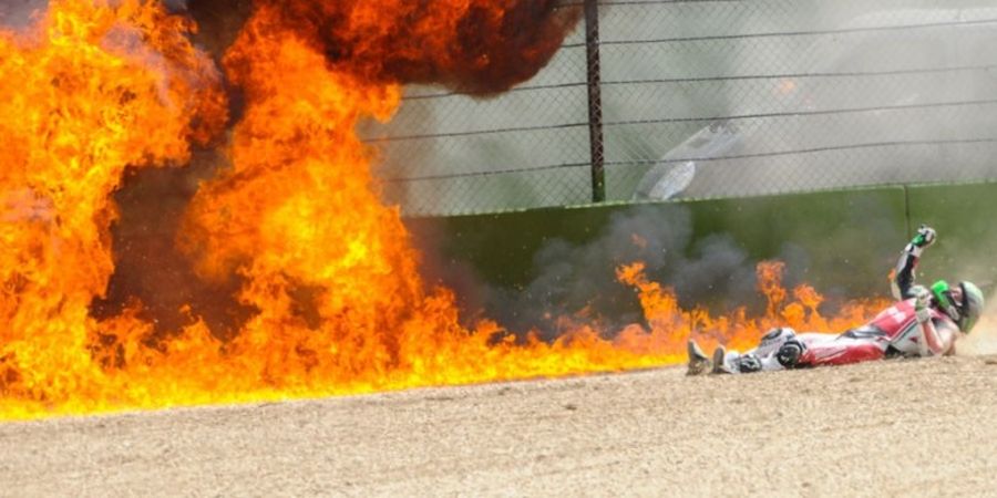Mantan Pebalap MotoGP Eugene Laverty Nyaris Terbakar Bersama Motornya