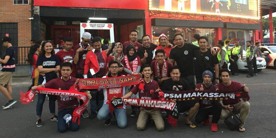 Demi Tim Kesayangan, Suporter PSM Makassar Bertahan di Bali