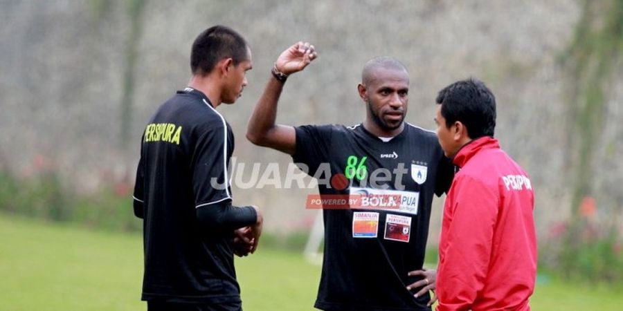 Boaz Solossa Sambut Baik Kehadiran Pelatih Baru Persipura