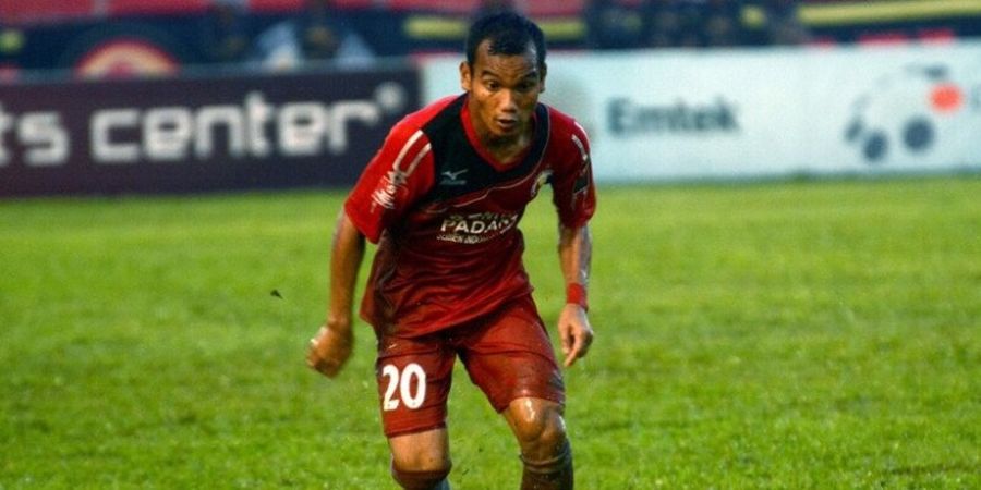 Riko Simanjuntak Bertahan di Semen Padang