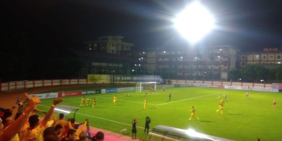 Bhayangkara FC Vs Madura United - Gol Herman Dzumafo Bawa Tuan Rumah Unggul di Babak Pertama