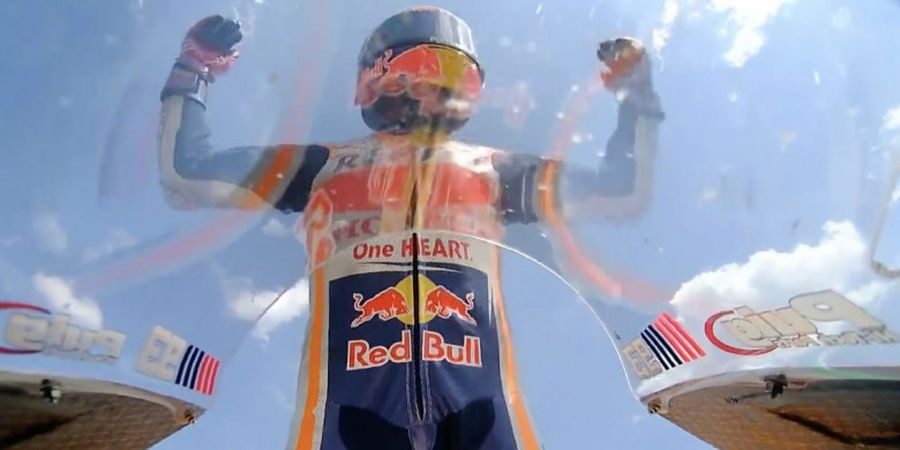 MotoGP Jerman 2018 - Marc Marquez Berani Rayakan Kemenangan di Tengah Gerombolan Fan Valentino Rossi