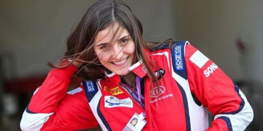 5 Foto Pebalap Wanita F1 Ini Dijamin Akan Sukses Melintas di Hati Pria Manapun