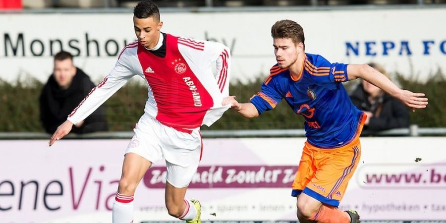 Boyong Bintang Muda Ajax, Man United Kalahkan Chelsea dan Arsenal