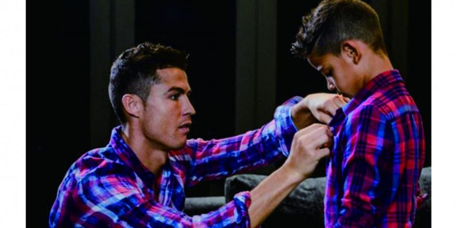GALERI FOTO - Cristiano Ronaldo Junior Tidak Dapat Mengingkari Pesona Bintang Dalam Dirinya