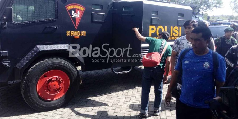 Hadapi Persebaya, Skuat Arema FC Datang ke Gelora Bung Tomo dengan Kendaraan Lapis Baja