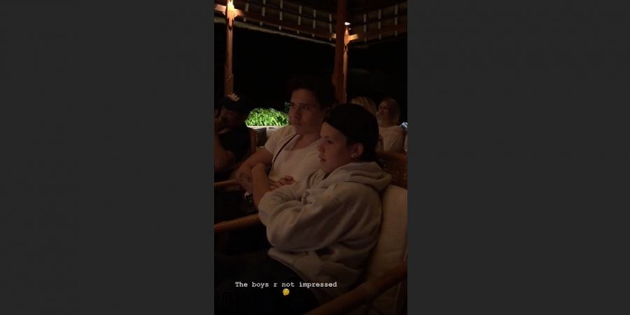 Menikmati Pertunjukkan Tari Khas Bali, Victoria Beckham Menganggap Kedua Putranya Tidak Terkesan