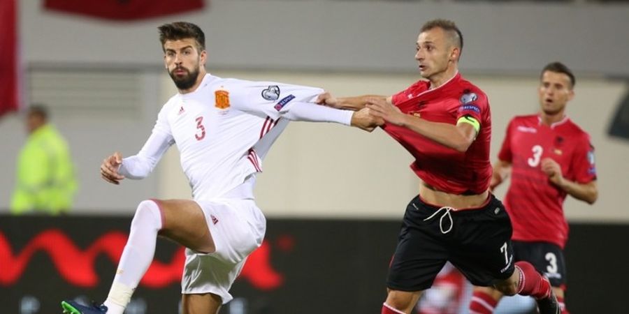 Kisah di Balik Baju Robek Gerard Pique yang Berujung Keputusan Pensiun