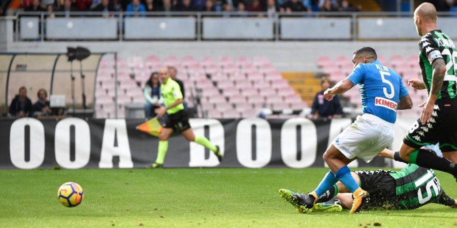 Napoli Vs Sassuolo - Gol Bunuh Diri Bikin Napoli Unggul di Paruh Pertama