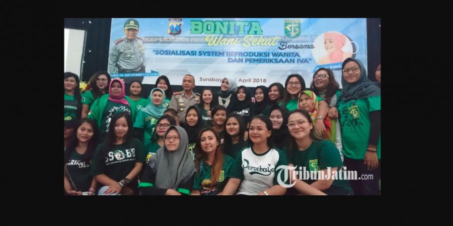 Peringanti Hari Kartini, Panpel Perlakukan Wanita dengan Istimewa di Laga Persebaya Vs Sriwijaya FC