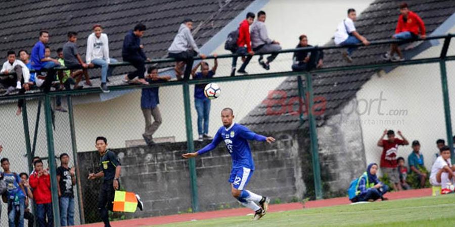Pelatih Persib Bandung Antusias dengan Bobotoh di Yogyakarta