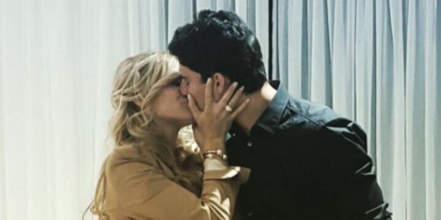 GALERI FOTO - Aksi Raba Pantat Direspons Negatif, Ini Keperkasaan Diego Perotti Lewat Ciuman Dahsyatnya!