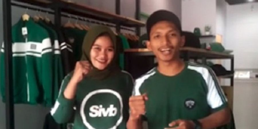 Dua Sejoli Fan Persebaya Surabaya Punya Distro Unik