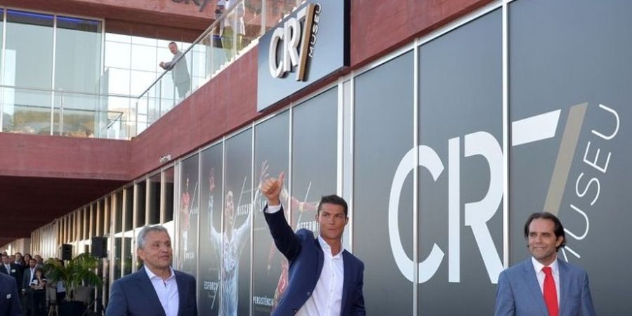 Pembukaan Hotel Ronaldo Dimeriahkan Letupan Kembang Api