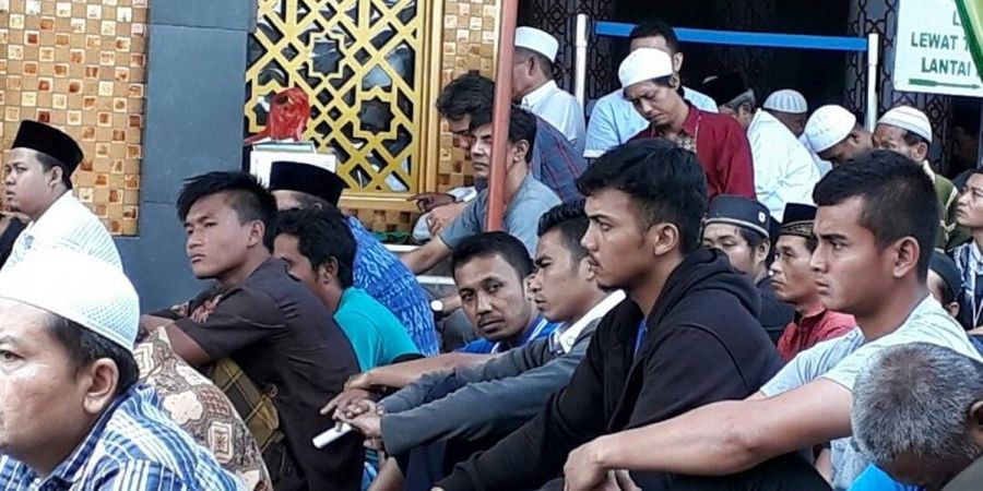 Timnas Menunaikan Ibadah Shalat Jumat di Masjid Raya Baiturrahman Denpasar