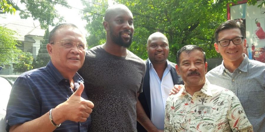 Tiba di Bandung, Carlton Cole Disambut Para Petinggi Persib