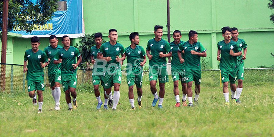 Djadjang Nurdjaman Soroti Lapangan Latihan PSMS Medan