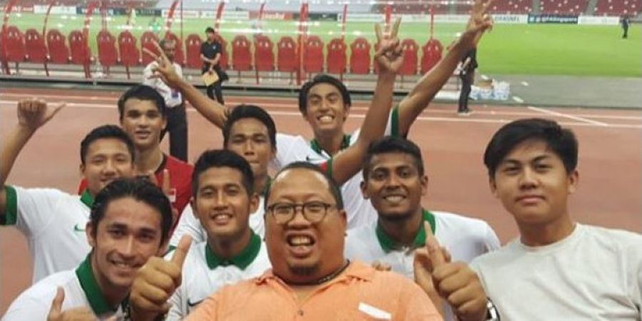 Lucu! Nyempil di Antara Skuat Timnas U-23 Indonesia, Pemain Timnas Singapura Ini Berhasil Mengalihkan Perhatian Netizen