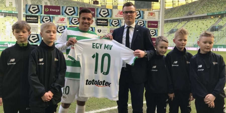 Lechia Gdansk Unggah Foto Egy Maulana Vikri, Netizen Justru Salah Fokus pada Sosok Ini