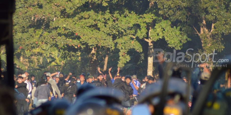 PSIM Yogyakarta Vs PSS Sleman - Jalannya Derbi Yogyakarta Diwarnai Kerusuhan