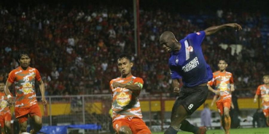 Robert Rene Albert Masih Percaya dengan Performa Bomber Asingnya