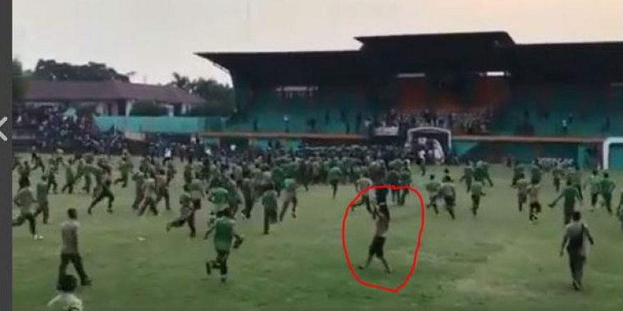 VIDEO - Kisruh Laga Persita Vs PSMS Menelan Nyawa, Kelakuan Penonton Satu Ini Saat Kejadian Dijamin Bikin Geleng-geleng Kepala