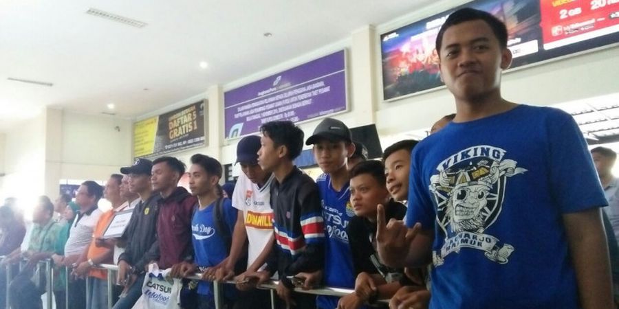 Hampir 10.000 Bobotoh Berikan Suara Terkait Masa Depan Herrie Setyawan di Persib Bandung