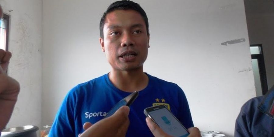 Gelandang Persib Laksanakan Kurban di Kampung