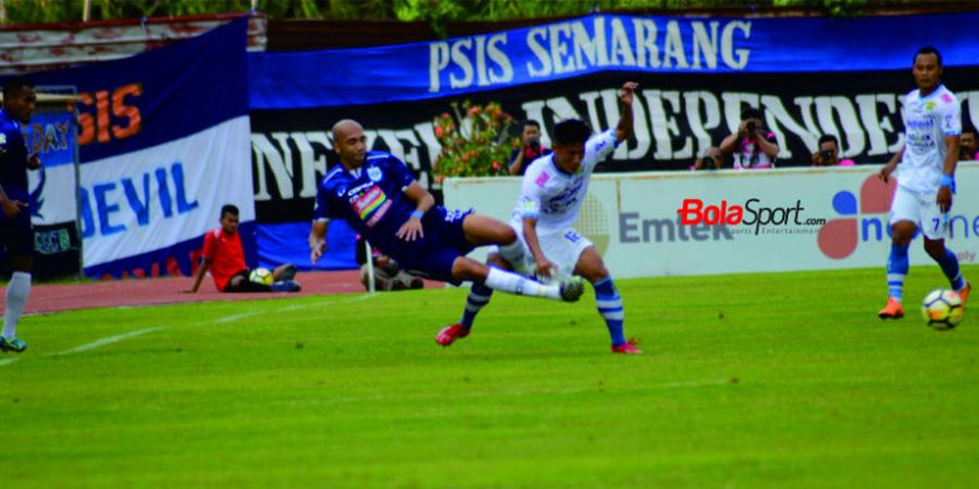Hasil Liga 1 2018 - PSIS Pesta Gol ke Gawang Persib, Asa Maung Bandung Geser Persija Pupus